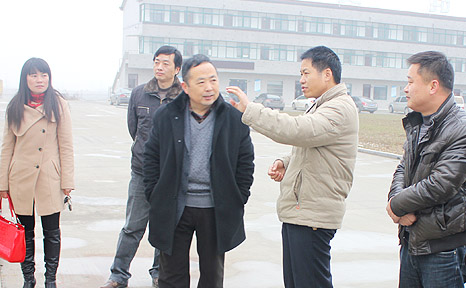 安邦集團董事長李貽連詳細介紹廠區(qū)綠化建設(shè)